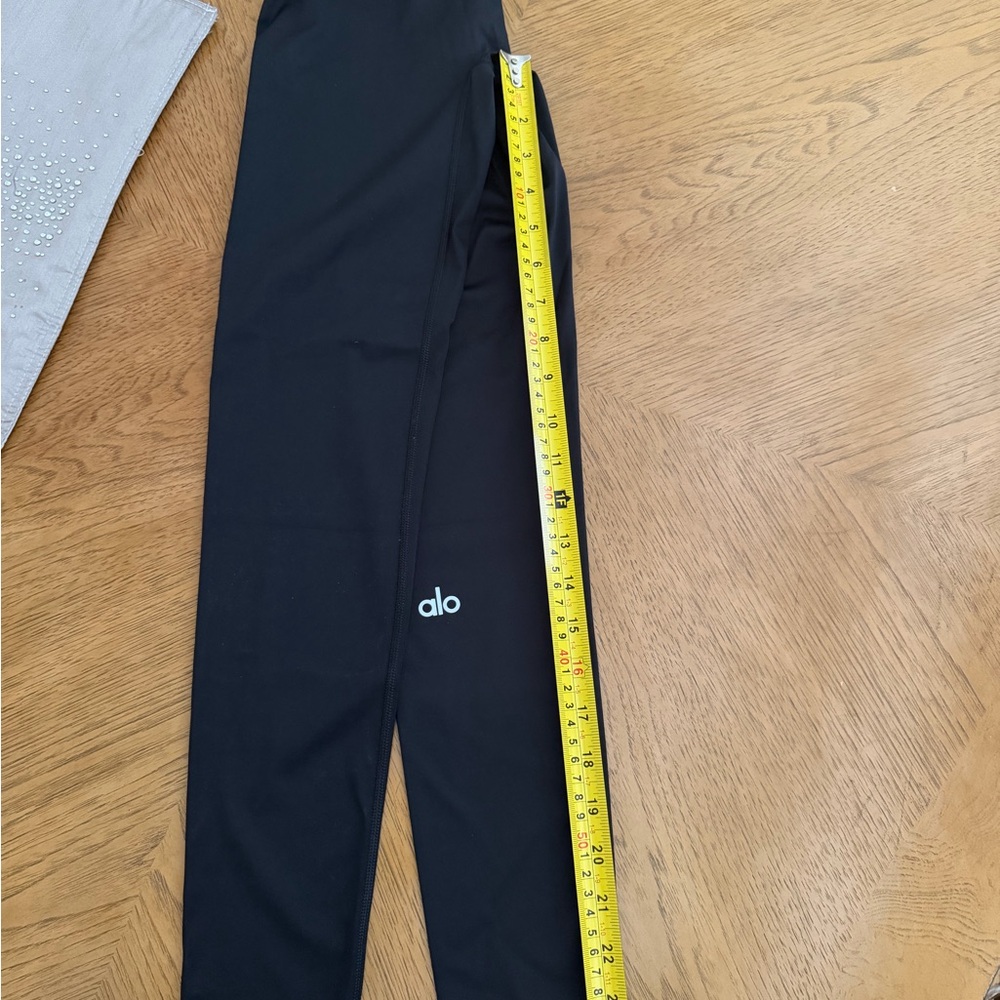 ALO Yoga Black Leggings NWT Size 2 - Picture 10 of 11